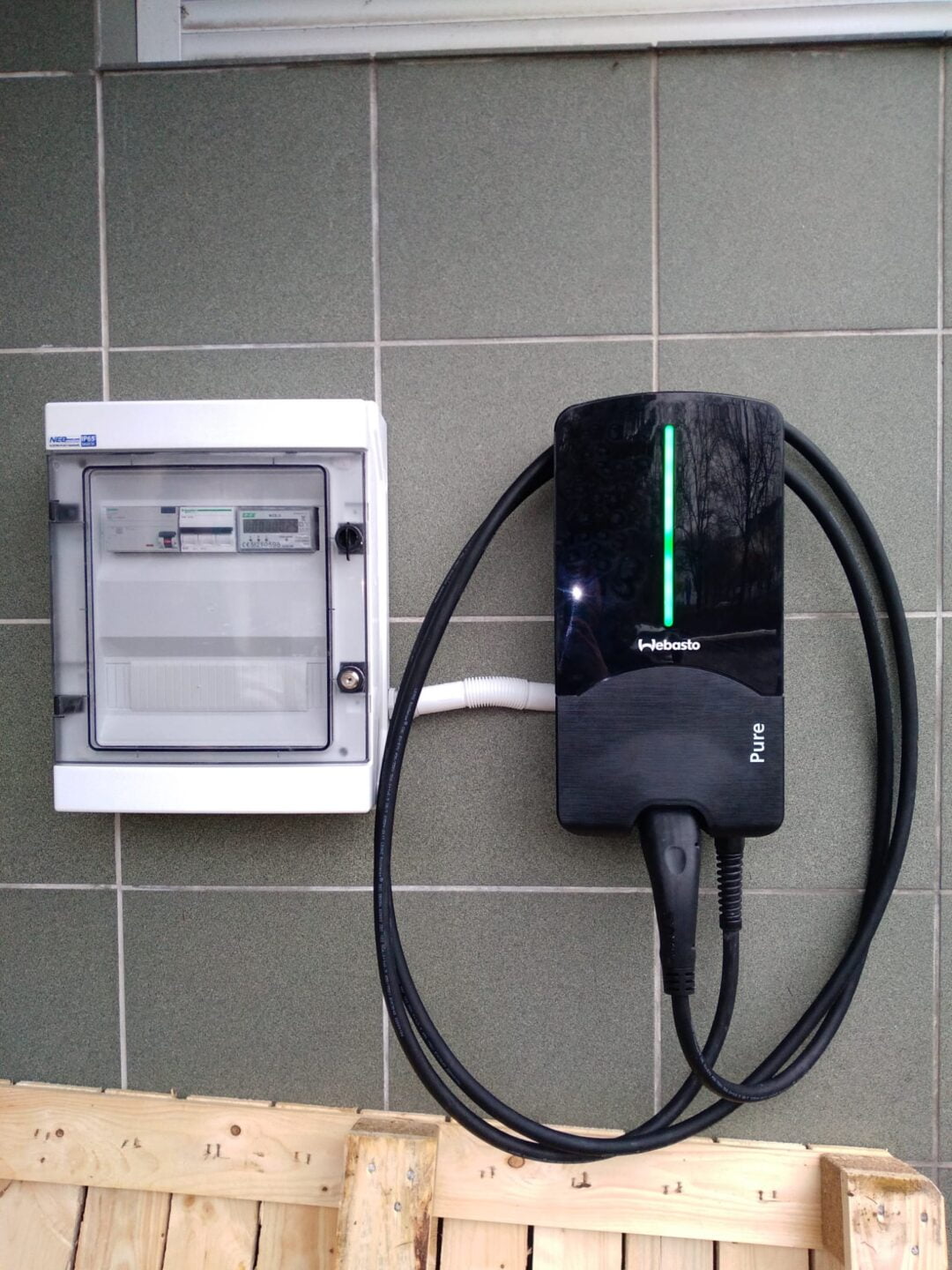 Stacja ładująca zainstalowana przez firmę AM Group Solar